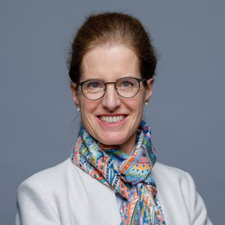 Catherine Glutz von Blotzheim, lic. iur. utr., Rechtsanwältin, Partnerin "      data-wph-elm=