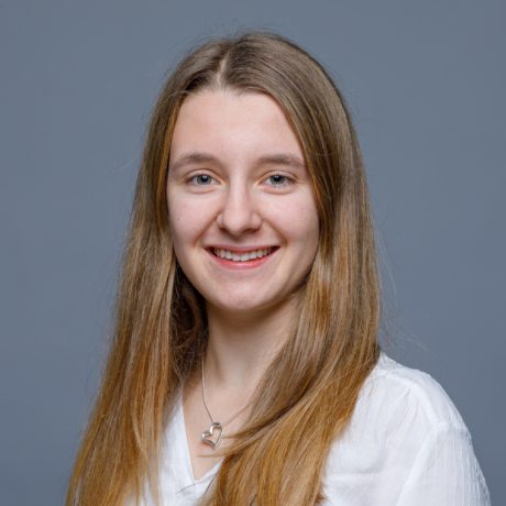 Svenja Lustenberger, Kauffrau mit Berufsmatura "      data-wph-elm=
